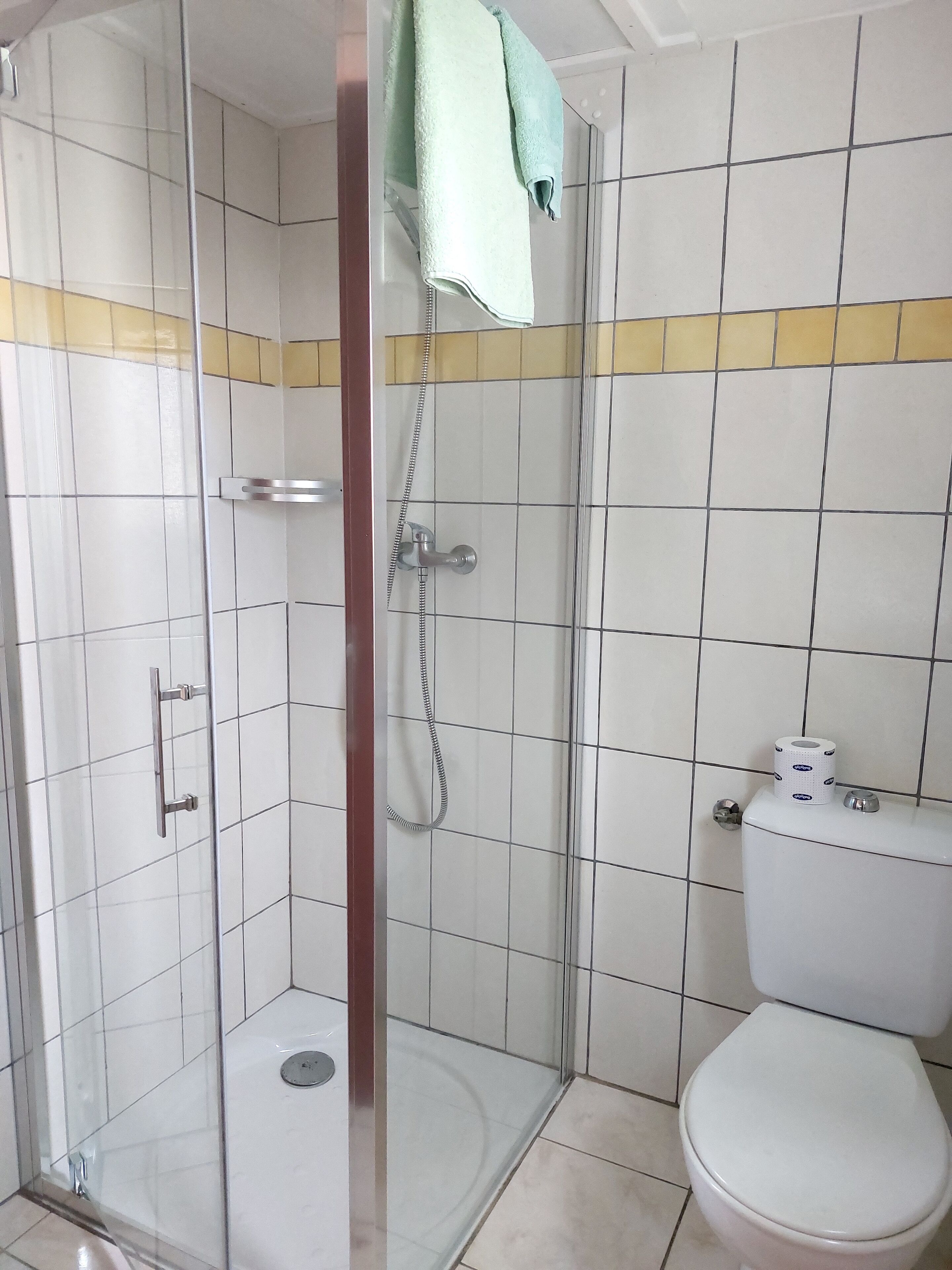 Family Bungalow | Bathroom | Shower, towels