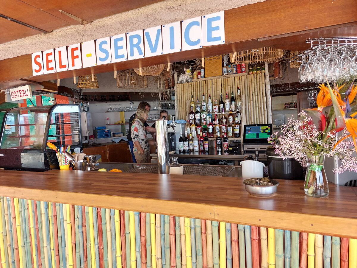 海灘景；天天營業