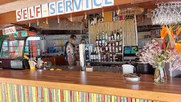 Pemandangan pantai, dibuka setiap hari