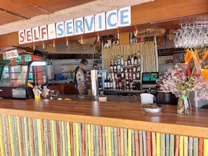 Con vista a la playa, abre todos los días 