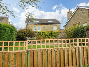 Outdoor dining - Dale View (Bishop Auckland)