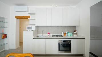 Apartemen | Dapur pribadi | Lemari es besar, microwave, oven, dan kompor