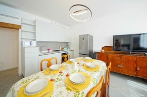 Apartment | Living area | Flat-screen TV