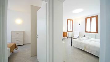 Apartment | 3 bedrooms, iron/ironing board, free WiFi, bed sheets