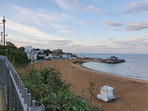 The Seaside Haven w/ Parking - Mins to Viking Bay - EV Charger