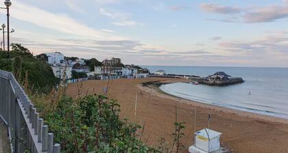 The Seaside Haven w/ Parking - Mins to Viking Bay - EV Charger