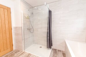 Hair dryer, towels - The Seaside Haven w/ Parking - Mins to Viking Bay - EV Charger (Broadstairs)