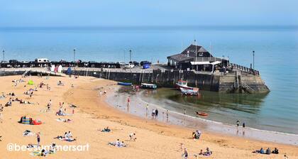 The Seaside Haven w/ Parking - Mins to Viking Bay