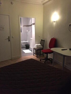 Iron/ironing board, free WiFi