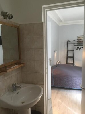 Bathroom - Hotel Allety (Paris)