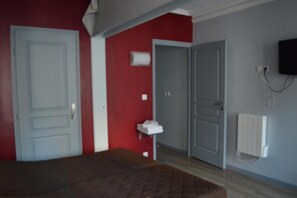 Iron/ironing board, free WiFi - Hotel Allety (Paris)