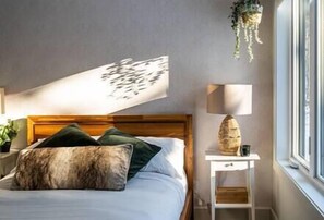 3 habitaciones, tabla de planchar con plancha, cuna de viaje y internet 