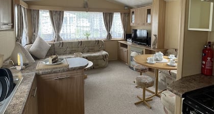 Charming 3-bed Chalet in Clacton-on-sea