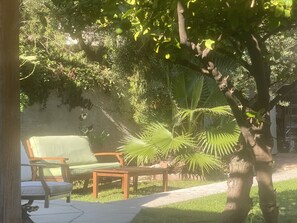 House | Property grounds - Stunning Home With Large Yard in Los Angeles (North Hollywood)