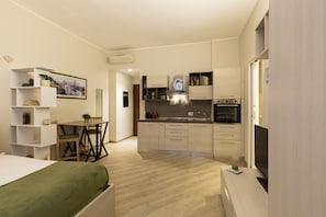 City studio | Individueel gemeubileerd, een strijkplank/strijkijzer, gratis wifi