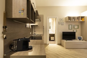 City Studio | Private kitchen | Mini-fridge, oven, stovetop, espresso maker - notaMi - City Charme Studio (Milan)