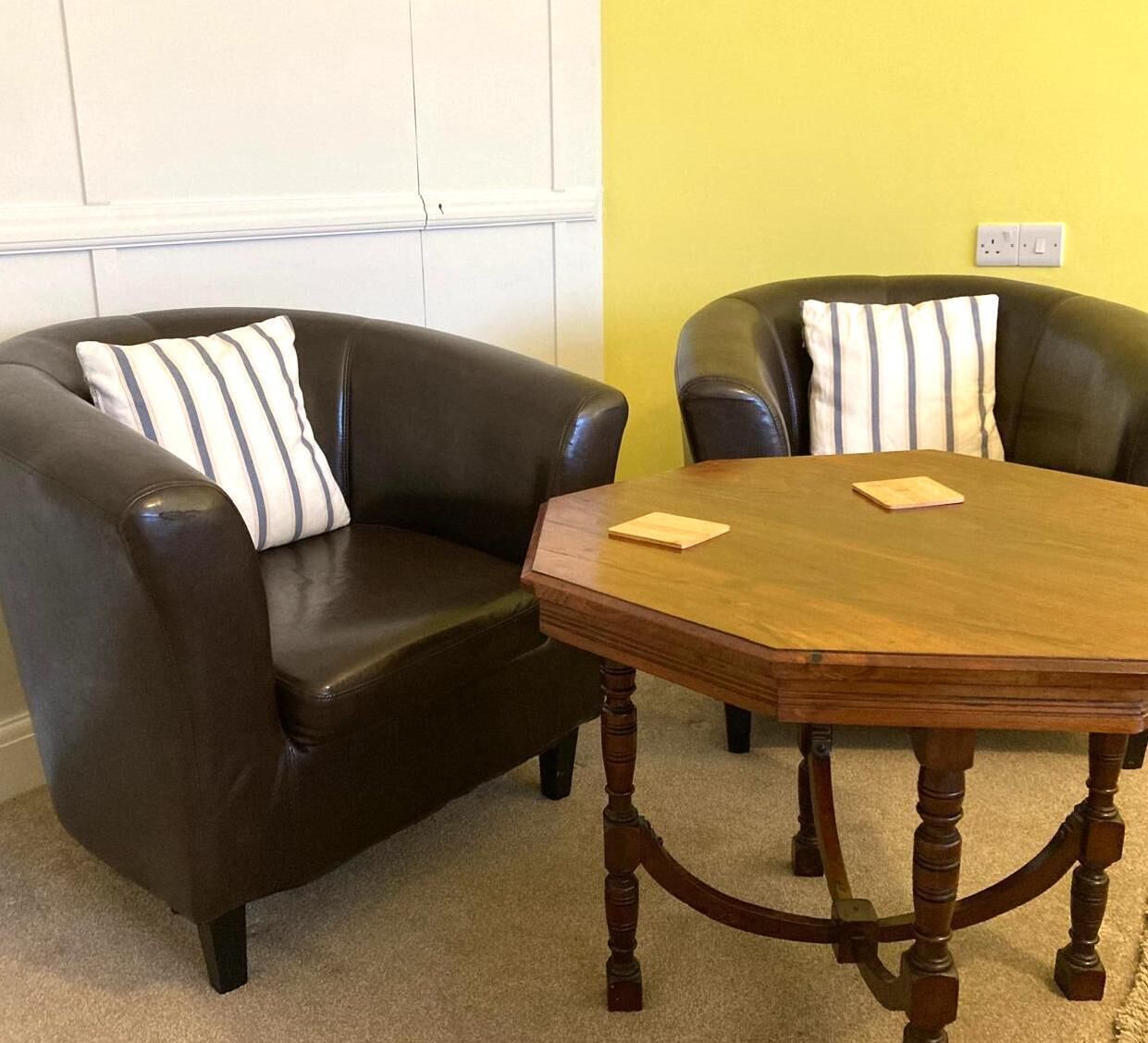 Classic Twin Room | Iron/ironing board, free WiFi, bed sheets