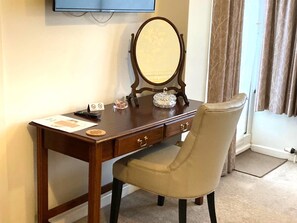 Deluxe Room, 1 Bedroom, Non Smoking, Courtyard View | Iron/ironing board, free WiFi, bed sheets