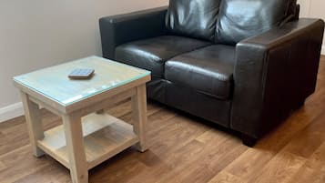 Kolmen hengen tavanomainen huone | Silitysrauta/-lauta, ilmainen Wi-Fi, vuodevaatteet