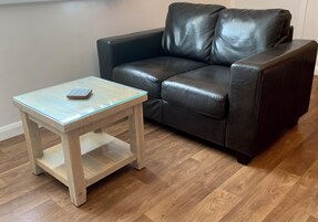 Tabla de planchar con plancha, wifi gratis y ropa de cama 