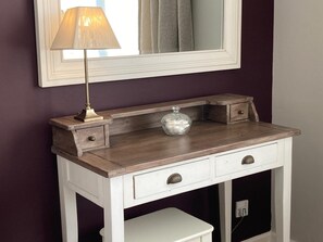 Iron/ironing board, free WiFi, bed sheets