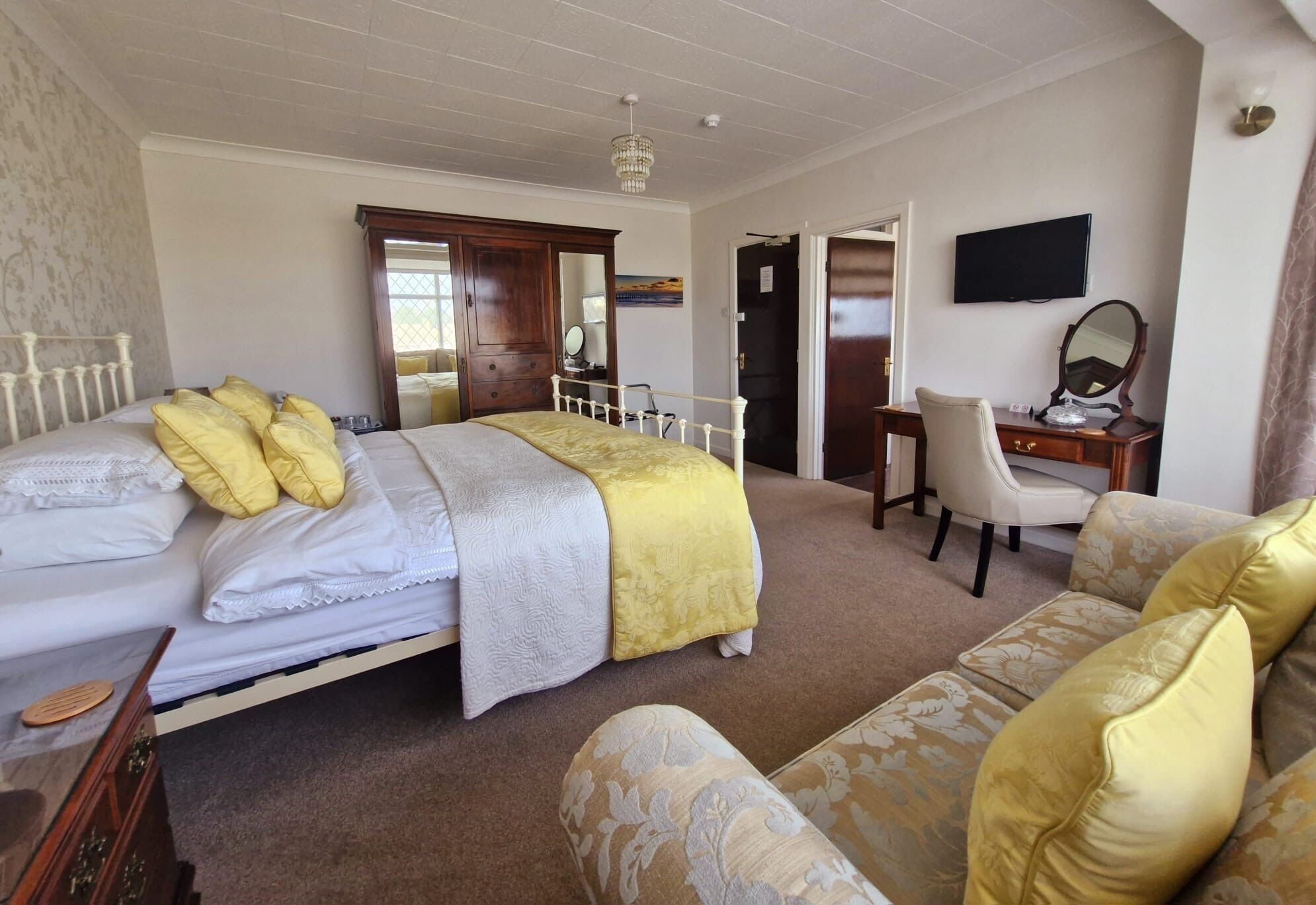 豪華客房, 1 間臥室, 非吸煙房, 庭園景觀 | 熨斗/熨衣板、免費無線上網、床單