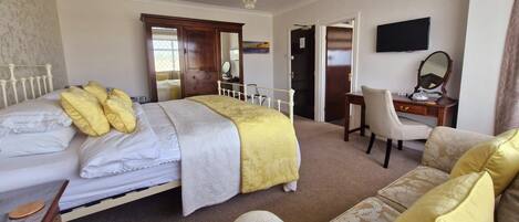 Deluxe Room, 1 Bedroom, Non Smoking, Courtyard View | Iron/ironing board, free WiFi, bed sheets