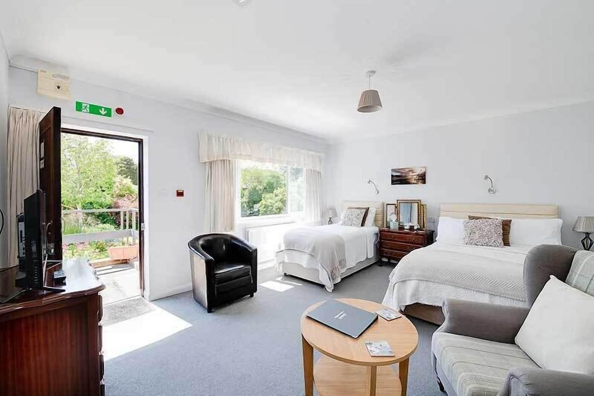 Kolmen hengen tavanomainen huone | Silitysrauta/-lauta, ilmainen Wi-Fi, vuodevaatteet