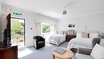 Traditional Triple Room | Iron/ironing board, free WiFi, bed sheets