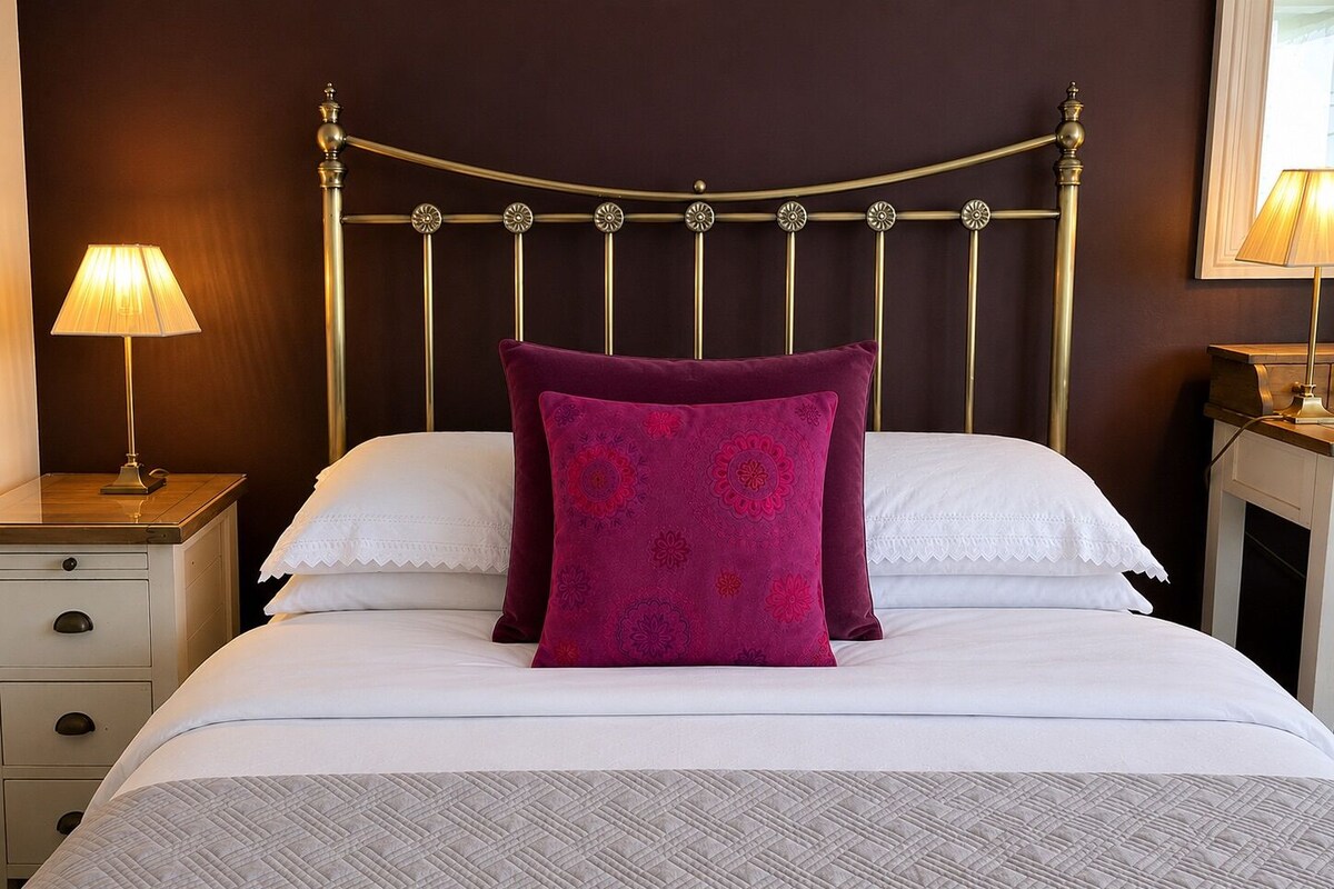 Classic Double Room | Iron/ironing board (on request), WiFi (free), bed sheets