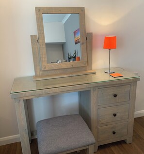 Traditional Triple Room | Iron/ironing board, free WiFi, bed sheets - The Coastyard. (Chichester)