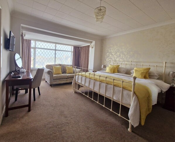 Deluxe Room, 1 Bedroom, Non Smoking, Courtyard View