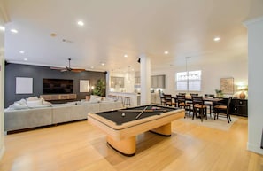 Game room - Best of Midtown-3 Bedrooms, Minutes to Attractions (Houston)