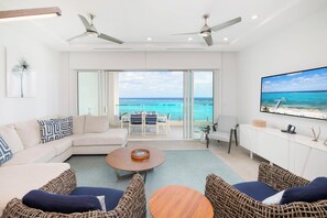 Una Smart TV, videojuegos, un reproductor estéreo