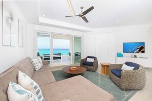 Smart TV, video games, DVD player, stereo - Rum Point Resort #305 (Seven Mile Beach)