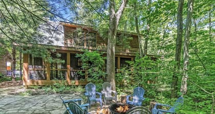 Rustic Elegance! Pool, Fire Pit, Hot Tub, Screened Porch & more!