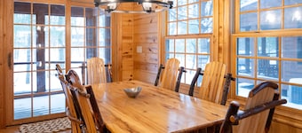 Rustic Elegance! Pool, Fire Pit, Hot Tub, Screened Porch & more!