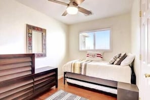 3 bedrooms, internet, bed sheets