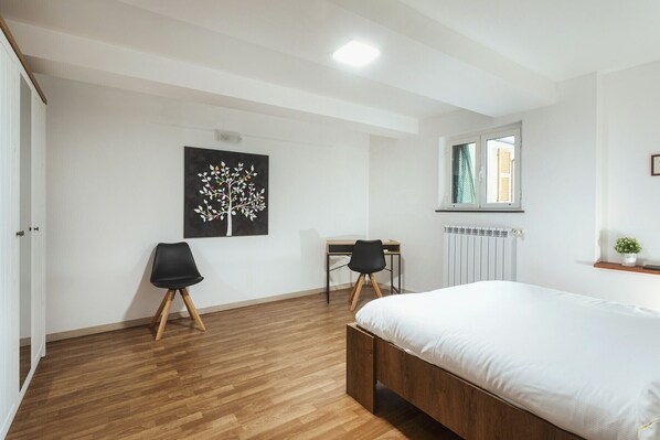 2 chambres, fer et planche à repasser, literie fournie