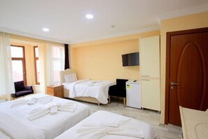 Family Quadruple Room | Desk, free WiFi - MAXi HOTEL (Istanbul)