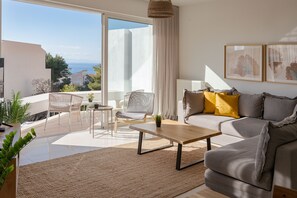 Villa Luxe | Coin séjour | TV connectée de 43 pouces avec chaînes par câble, cheminée, Netflix