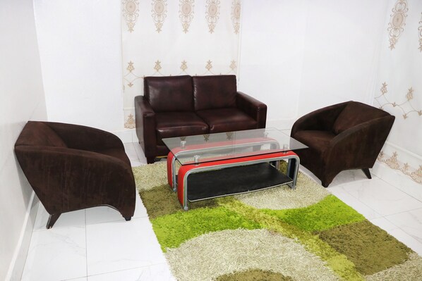 Suite Confort | 1 chambre, coffre-fort, décor unique, ameublement unique