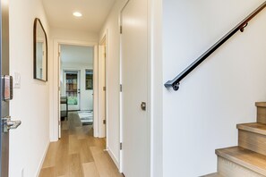 Interior - Modern Seattle Townhome: Walk to Light Rail! (Seattle)