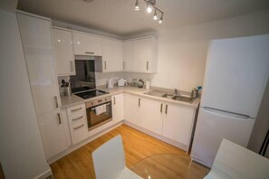 Fridge, oven, stovetop, toaster - Champion Court two bedroom flat (Bristol)