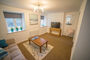 TV - Champion Court two bedroom flat (Bristol)