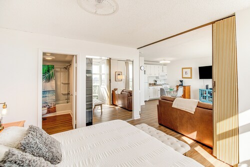 Fort Myers Beach Studio w/ Balcony & Views!