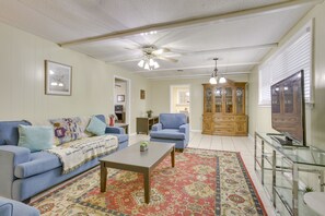 Living area - 5 Mi to City Park: New Orleans Area Home (Metairie)