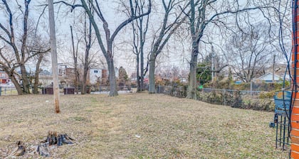 Quaint St Louis Home ~ 6 Mi to Downtown!