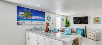 Gulf Breeze Home w/ Deck: Walk to Public Boat Ramp