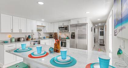 Gulf Breeze Home w/ Deck: Walk to Public Boat Ramp